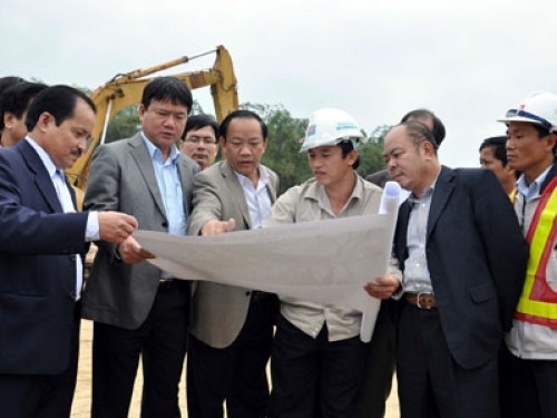 Minister Dinh La Thang test project QT XD Van Phong transshipment port
